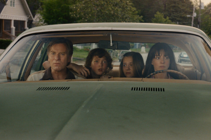 Ewan McGregor Anne Hathaway The End of Oak Street